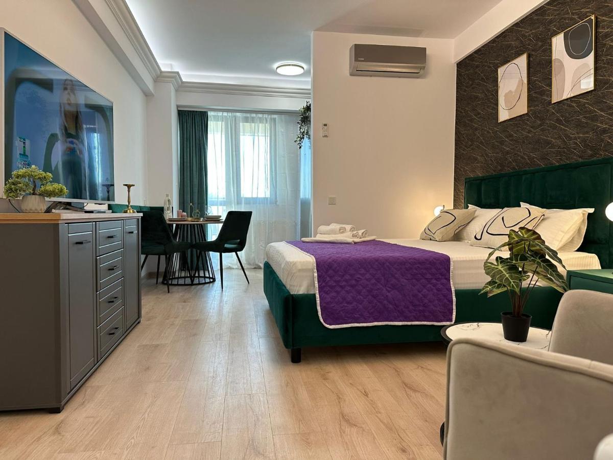 Lazar Towers Studios & Apartments Near Palas Jászvásár Kültér fotó
