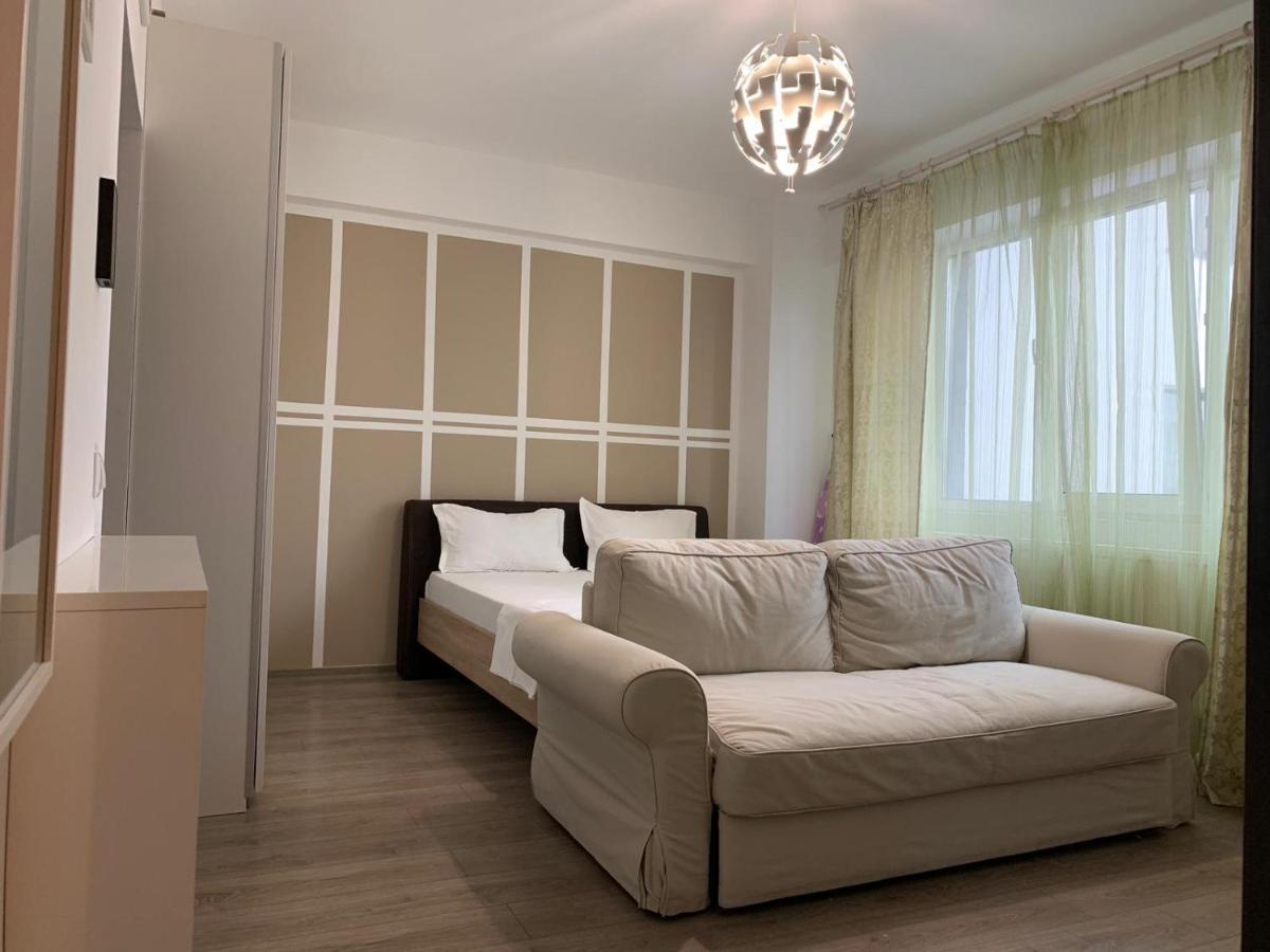 Lazar Towers Studios & Apartments Near Palas Jászvásár Kültér fotó
