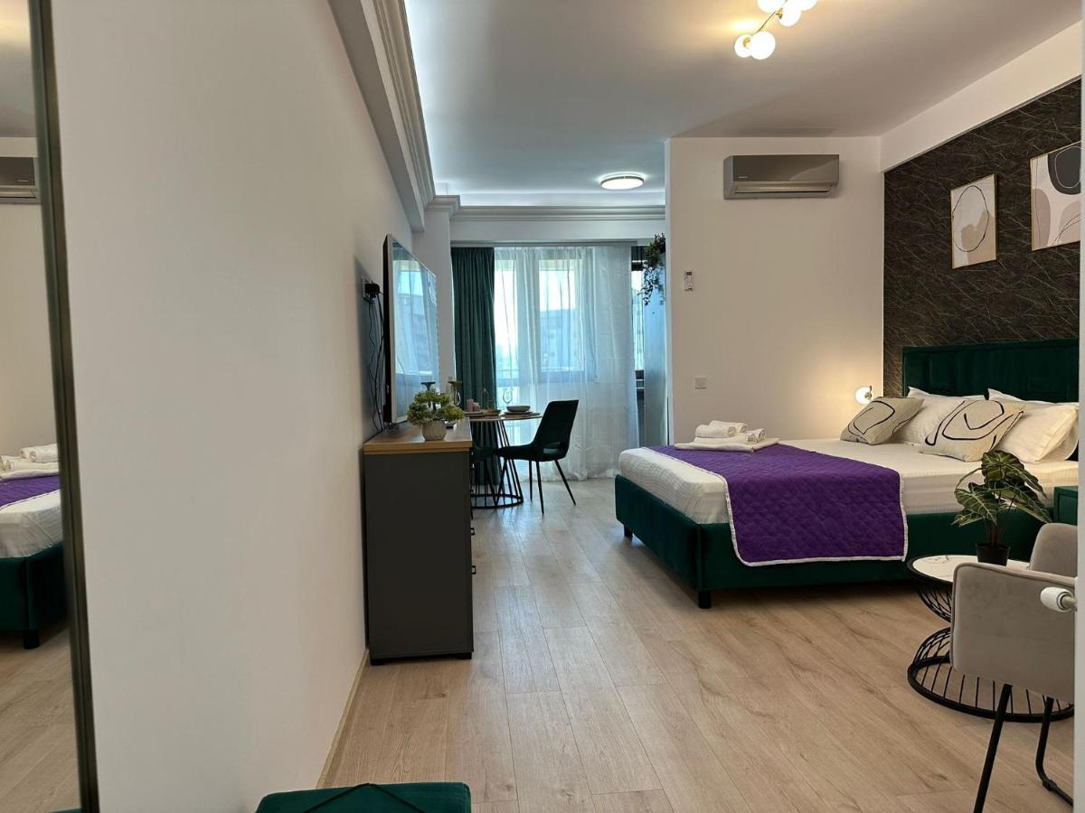Lazar Towers Studios & Apartments Near Palas Jászvásár Kültér fotó