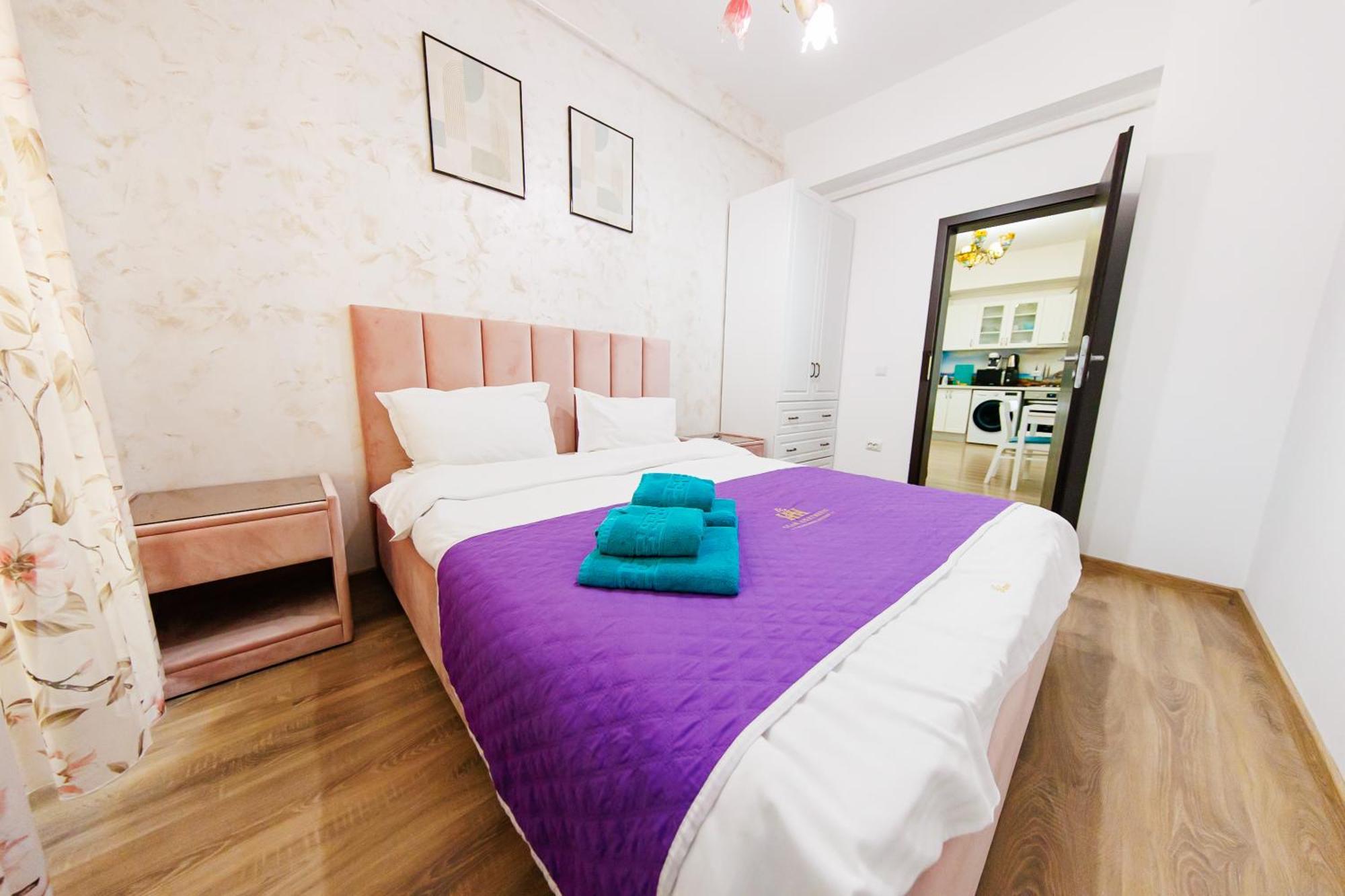 Lazar Towers Studios & Apartments Near Palas Jászvásár Kültér fotó