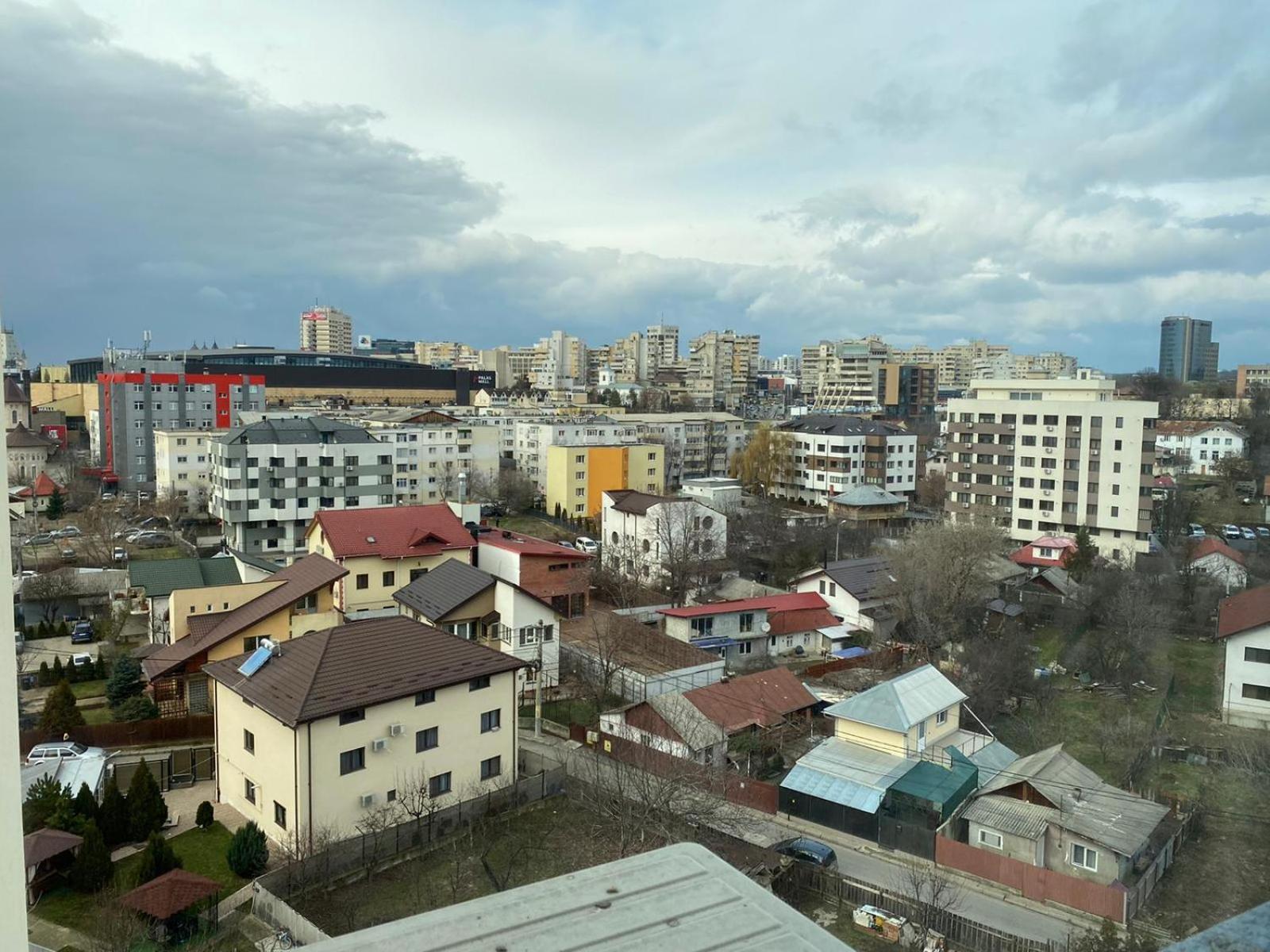 Lazar Towers Studios & Apartments Near Palas Jászvásár Kültér fotó