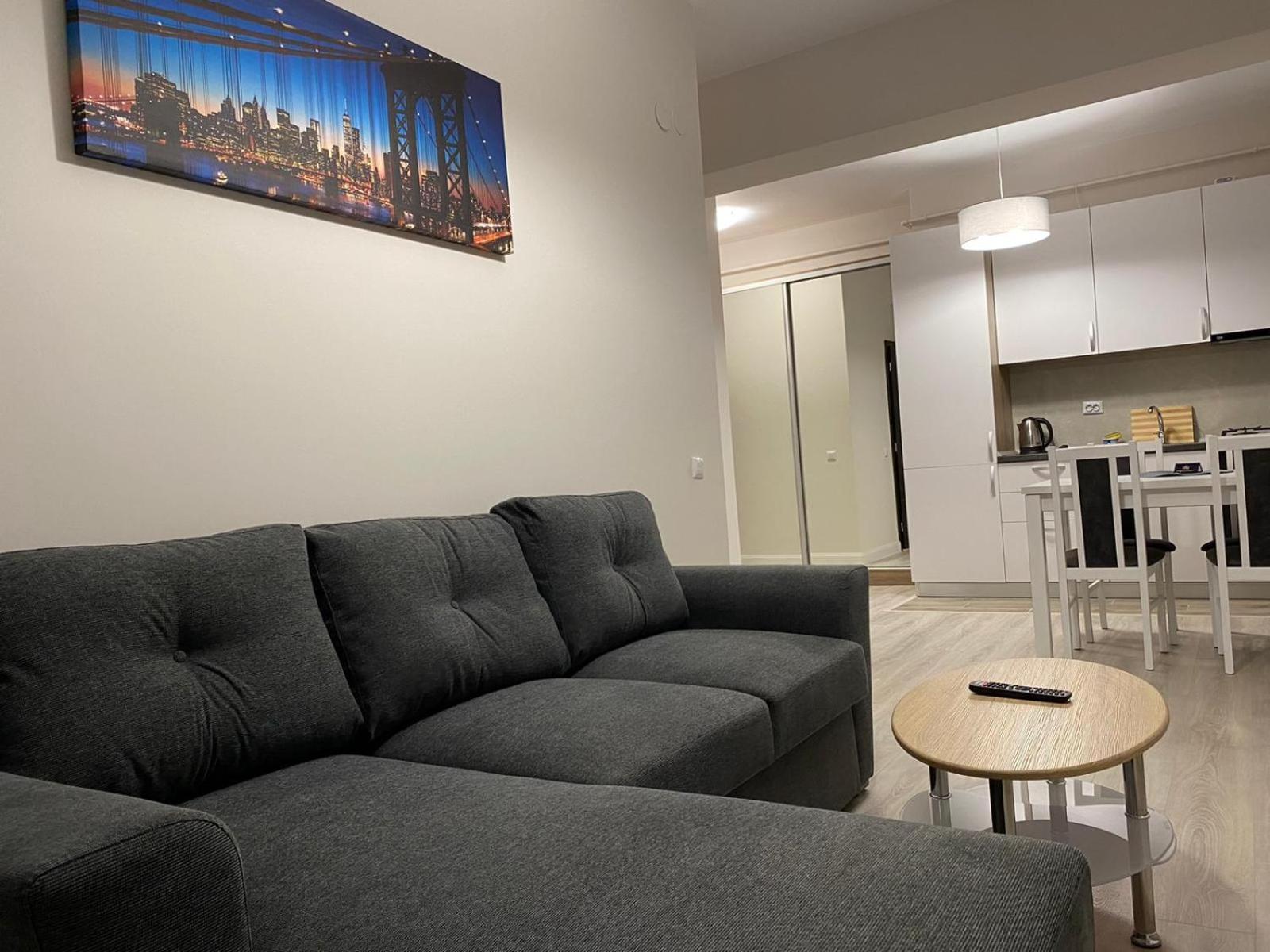 Lazar Towers Studios & Apartments Near Palas Jászvásár Kültér fotó