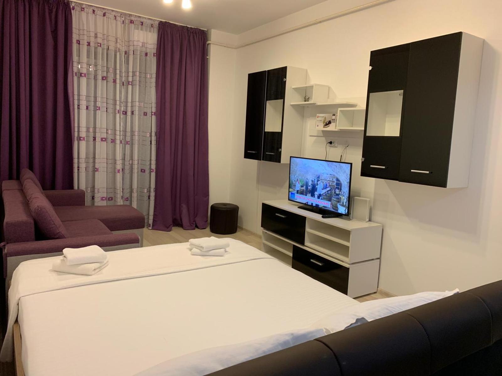 Lazar Towers Studios & Apartments Near Palas Jászvásár Kültér fotó