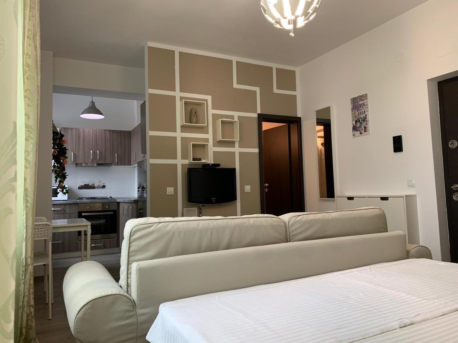 Lazar Towers Studios & Apartments Near Palas Jászvásár Kültér fotó