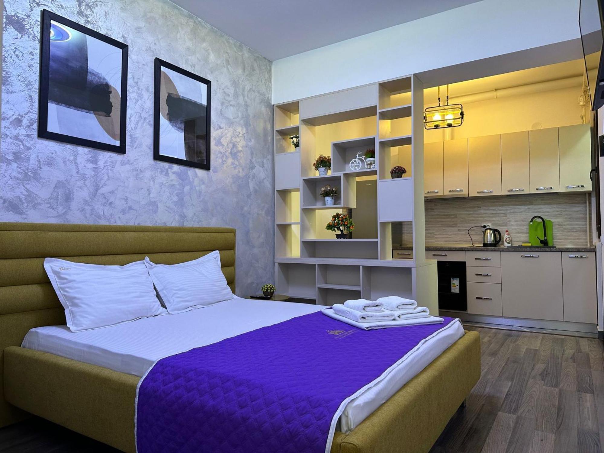 Lazar Towers Studios & Apartments Near Palas Jászvásár Kültér fotó
